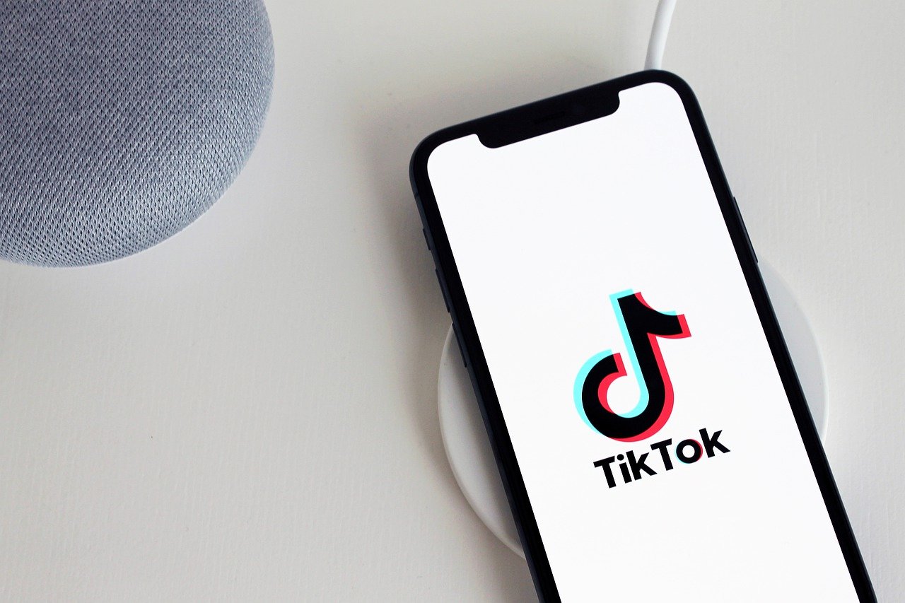 TikTokのおすすめ本ランキング10選！【2022年】
